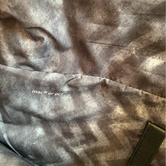 Lululemon Yoga Moto Messenger Bag 💼 🧘 - Picture 4 of 8